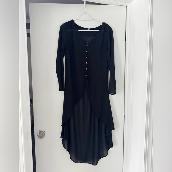 Size medium 
Color black - Picture 2 of 2